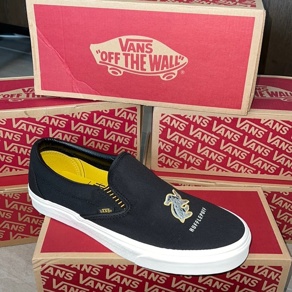 ⚡️ VANS CLASSIC SLIP ON HARRY POTTER HUFFLEPUFF SHOES NWT 🪄⚡️ - Picture 3 of 10